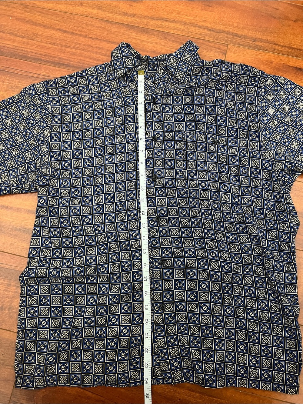 Vintage Y2K Dad Shirt with Retro And Geometric Pattern - Picture 7 of 10